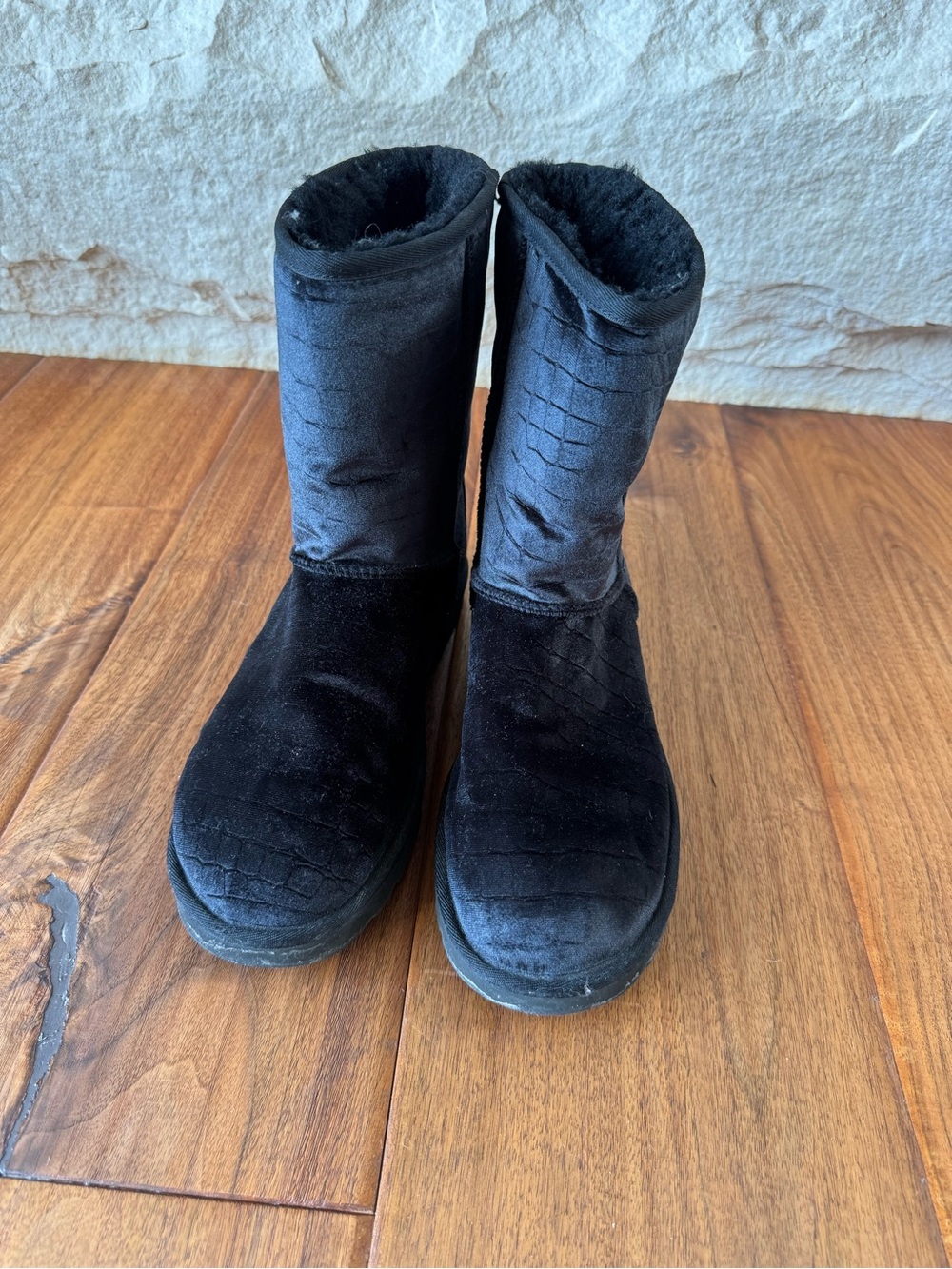 UGG Classic Short Velvet Croc Boots | Women’s US 11 | Black